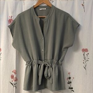 Timing Women's Sage Green Button-Down Shirt with Tie Waist- New Without Tags 🏷️
